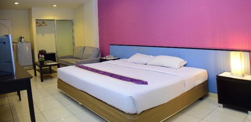 The Color Living 23