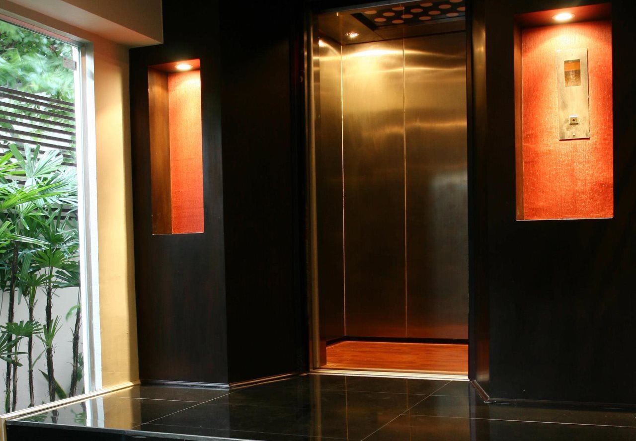 Mirth Sathorn 19
