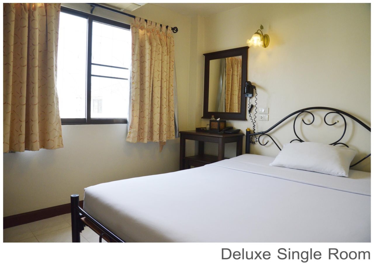 Rambuttri Village Inn & Plaza 11