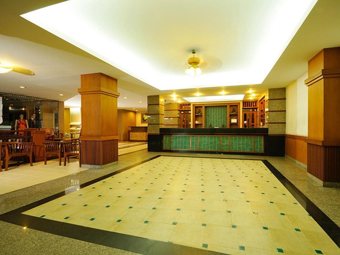 Rambuttri Village Inn & Plaza 17