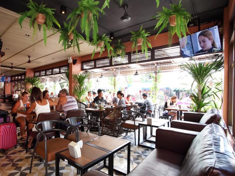 Rambuttri Village Inn & Plaza 18