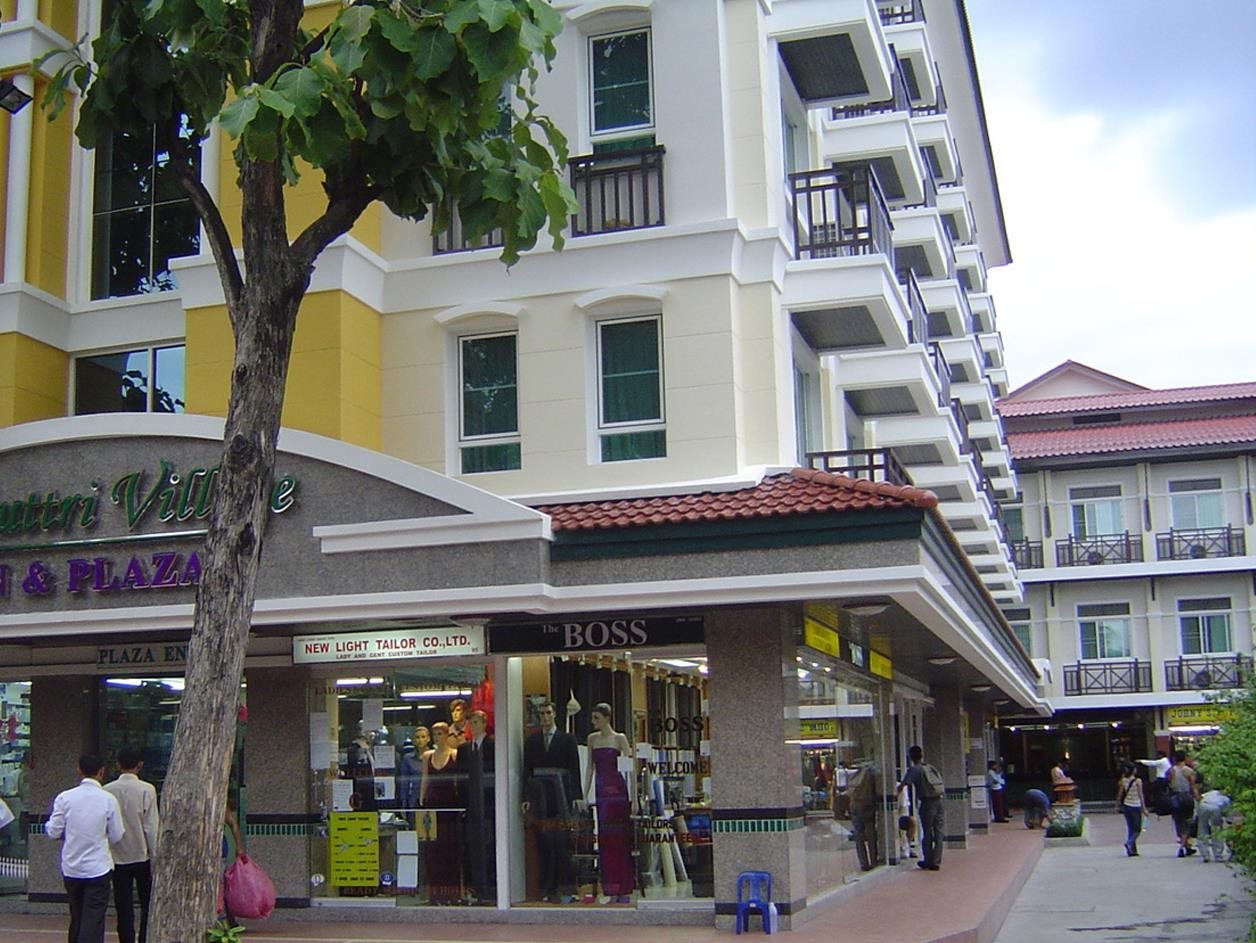 Rambuttri Village Inn & Plaza 20