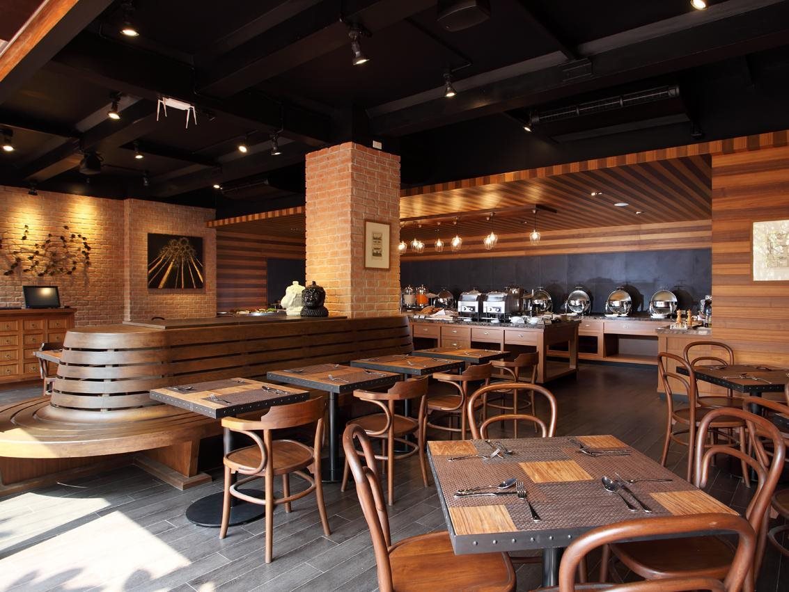 Rambuttri Village Inn & Plaza 24