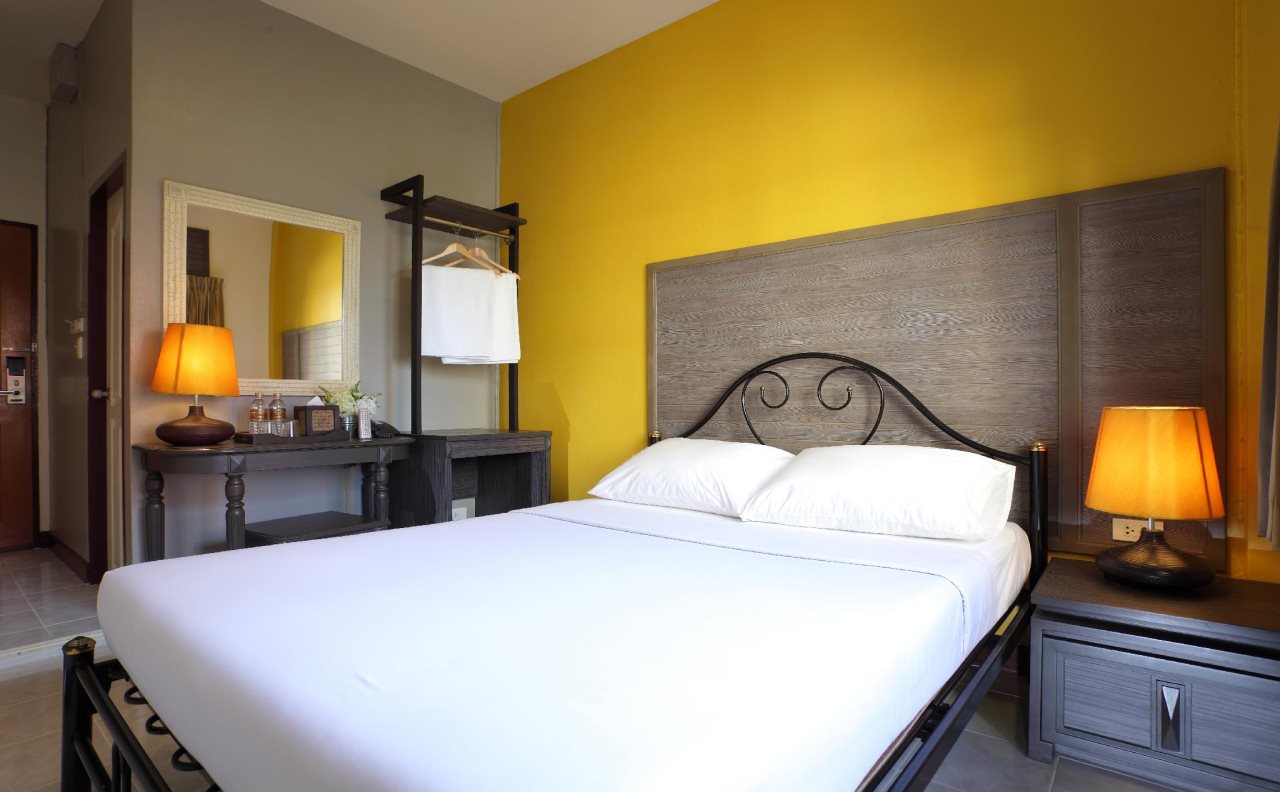 Rambuttri Village Inn & Plaza 5