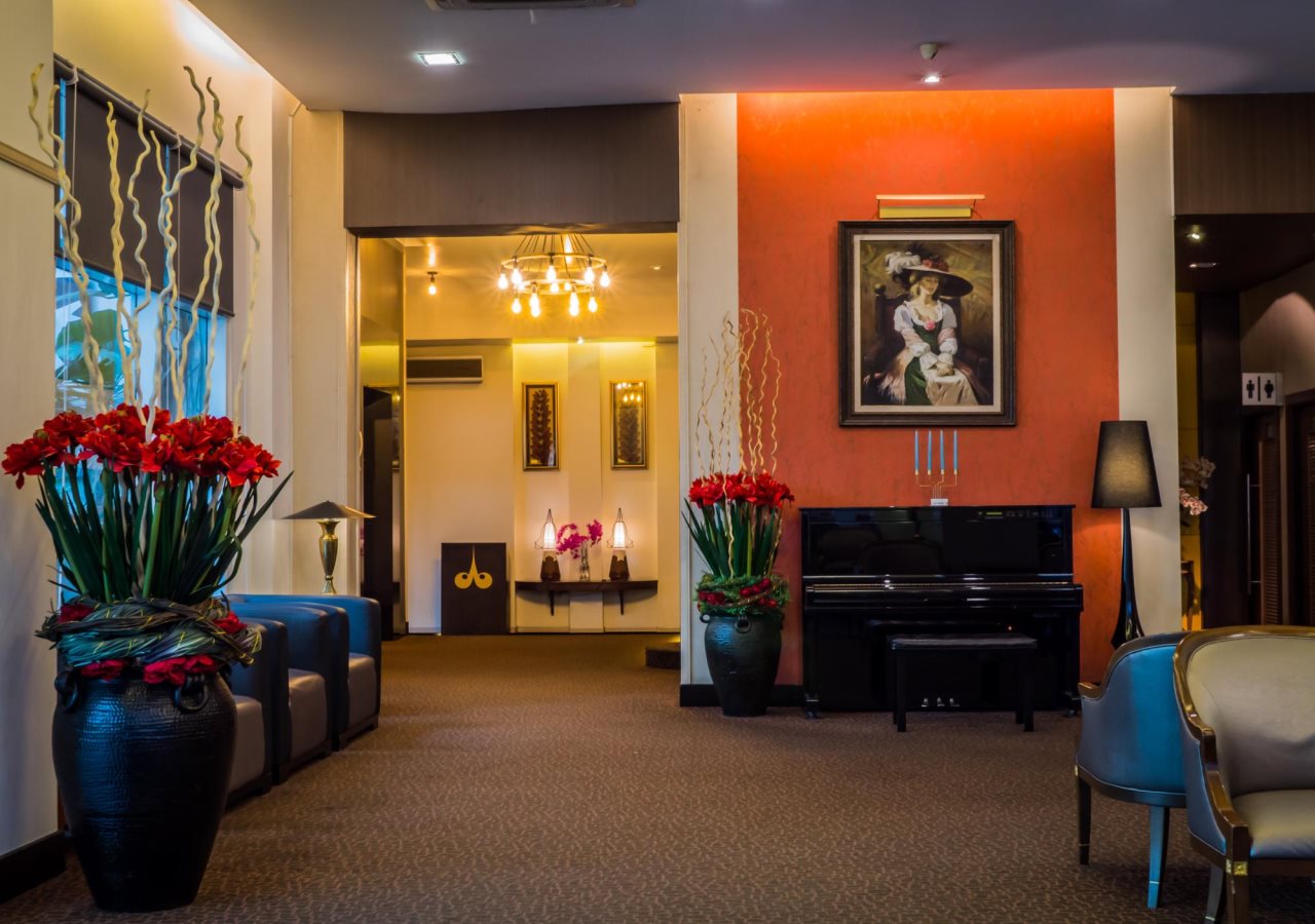 Atrium Boutique 17