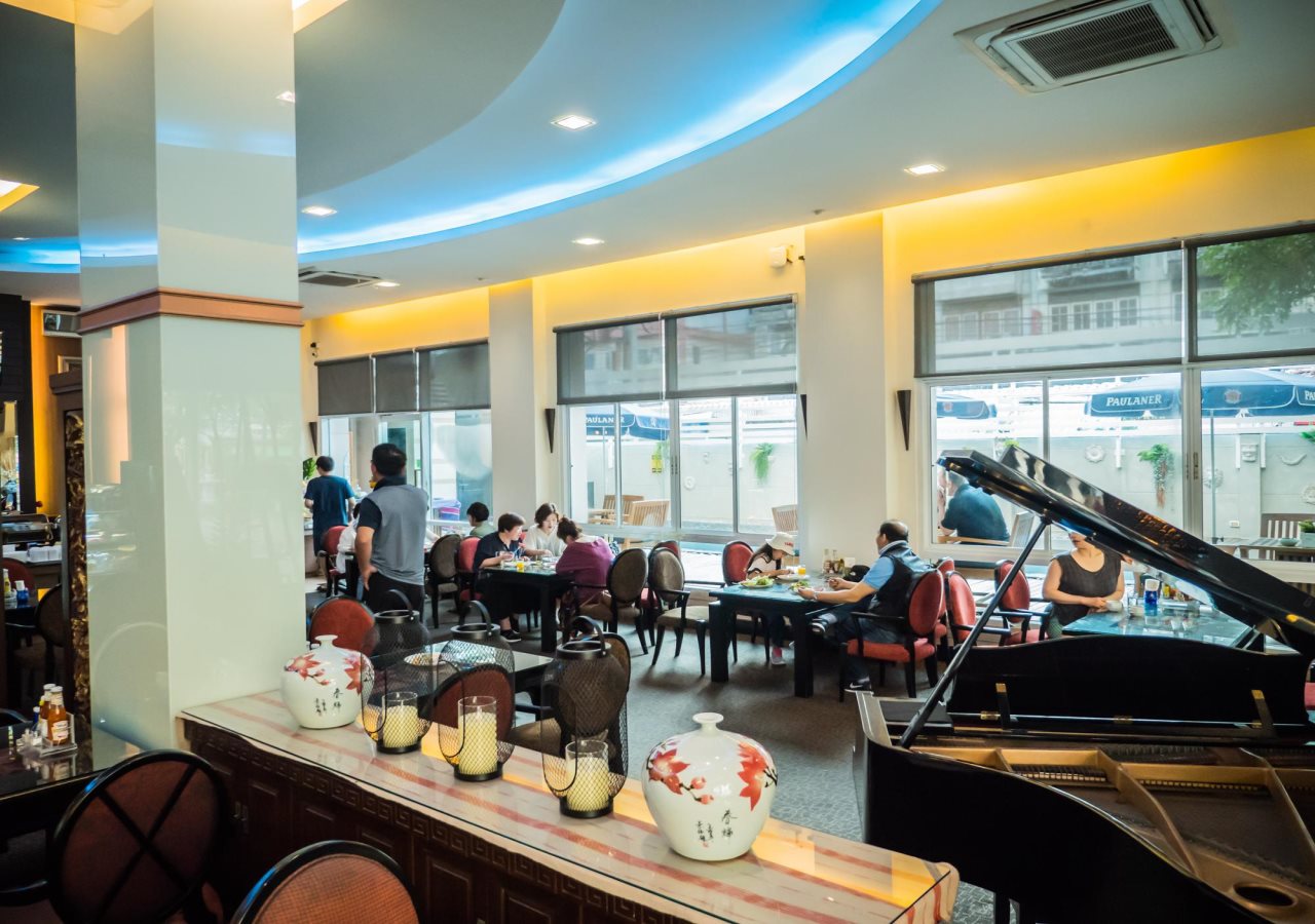 Atrium Boutique 8