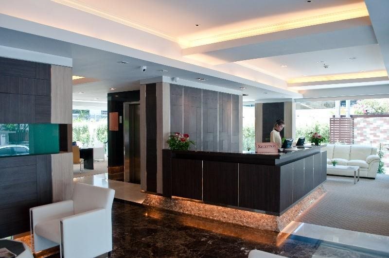 Kingston Suites 11