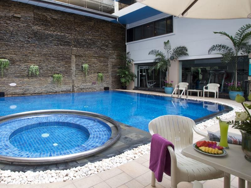 Kingston Suites 13