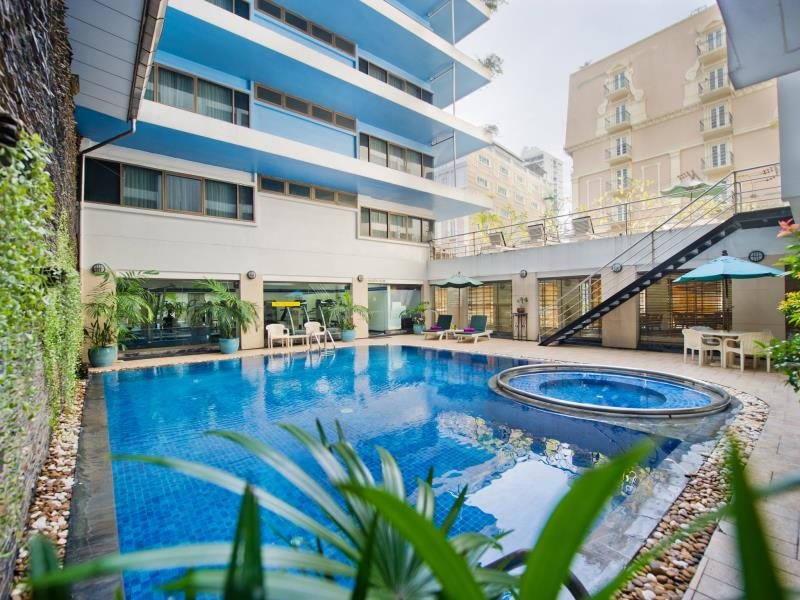 Kingston Suites 14
