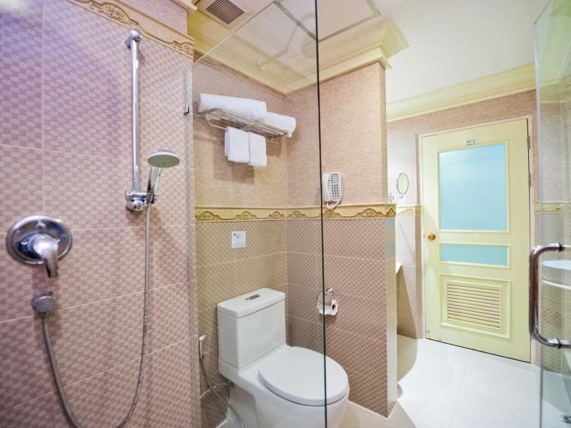 Kingston Suites 18