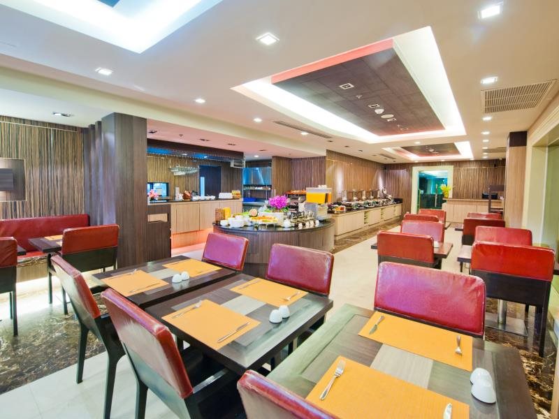 Kingston Suites 24