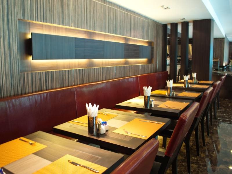 Kingston Suites 5