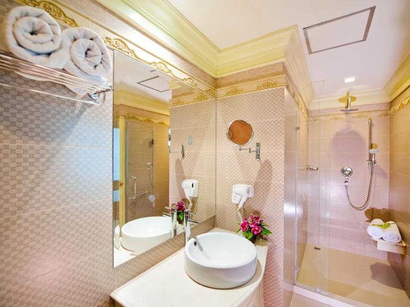 Kingston Suites 6