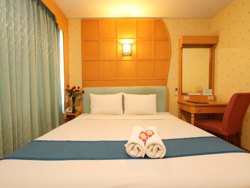 Silom Avenue Inn 2