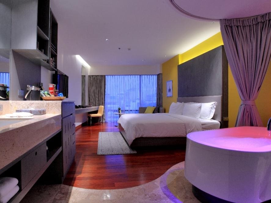 LiT Bangkok Hotel 2