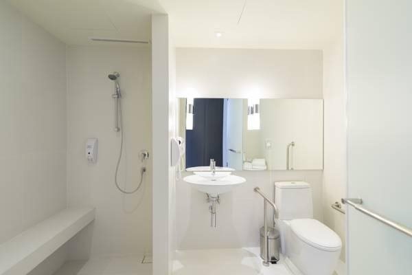Holiday Inn Express Bangkok Siam 9