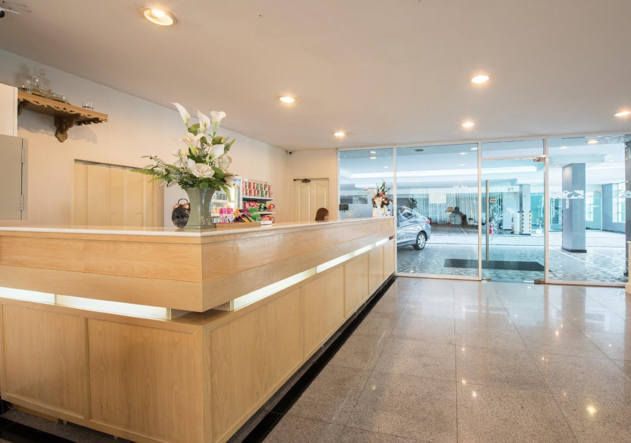 Romance Hotel Srinakarin 8