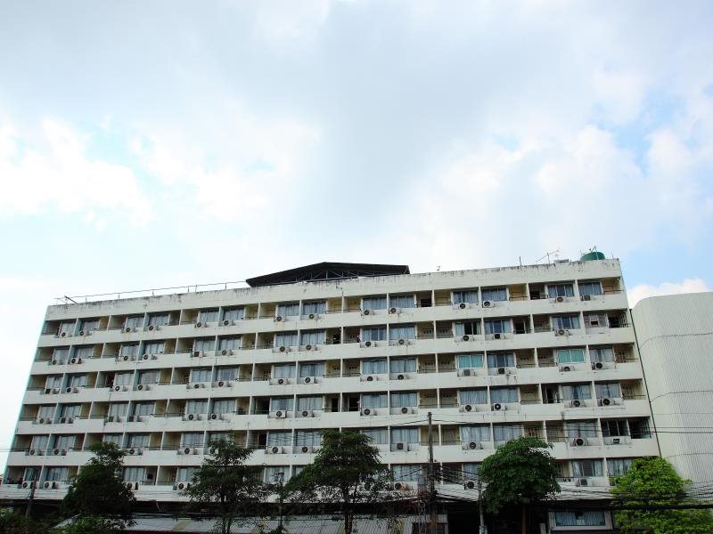 Regent Ramkhamhaeng and Apartment 10