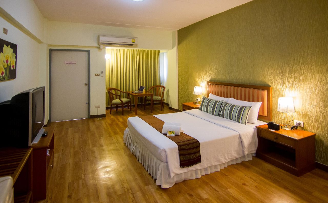 Regent Ramkhamhaeng and Apartment 4