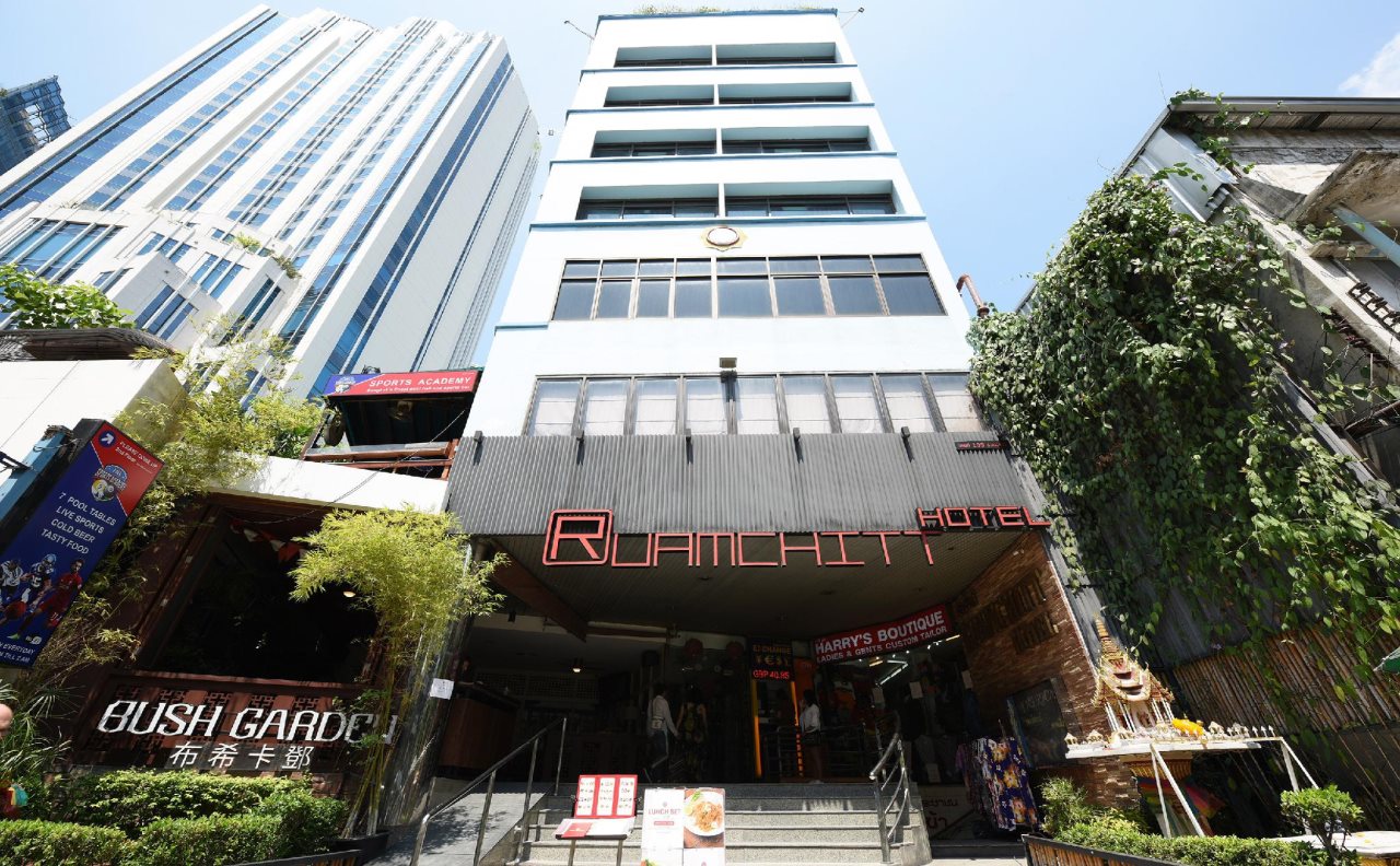 Ruamchit Plaza 8
