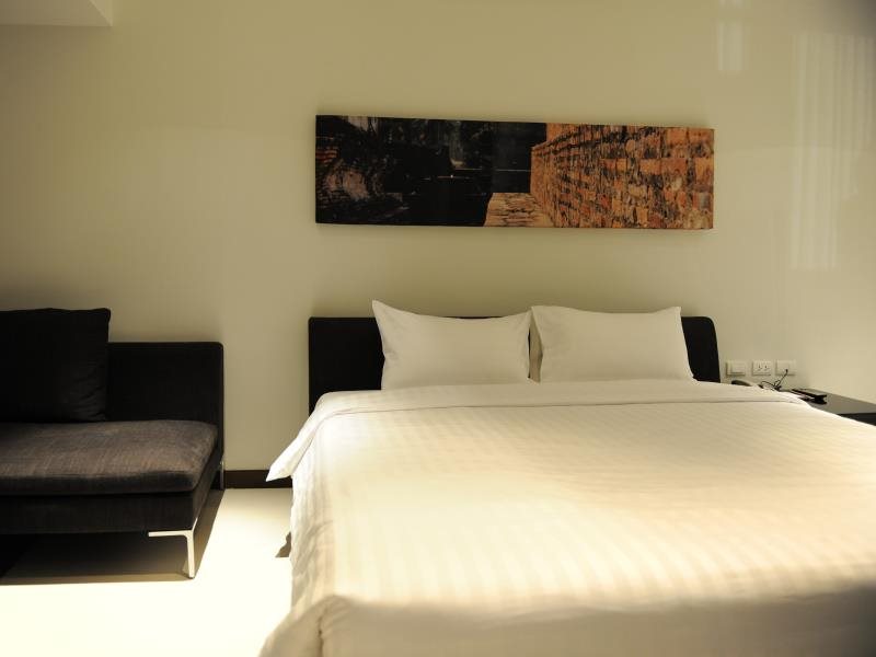 S33 Compact Sukhumvit Hotel 8