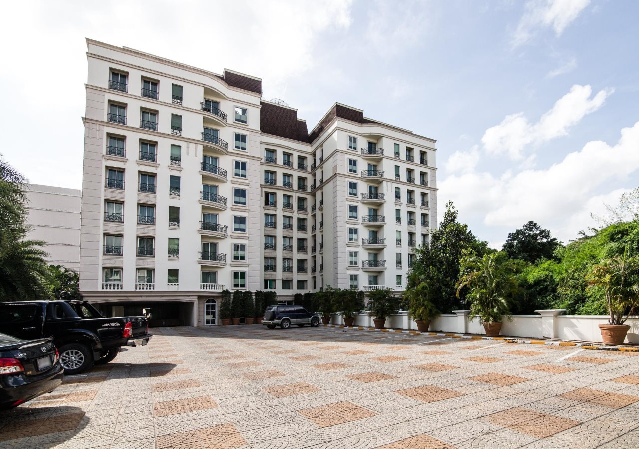 Romance Serviced Apartment 13