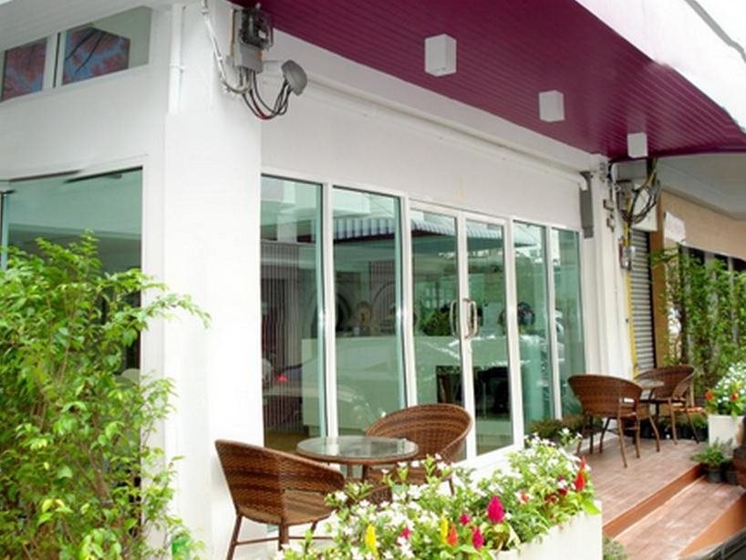 Nantra Ekamai, Bangkok 1