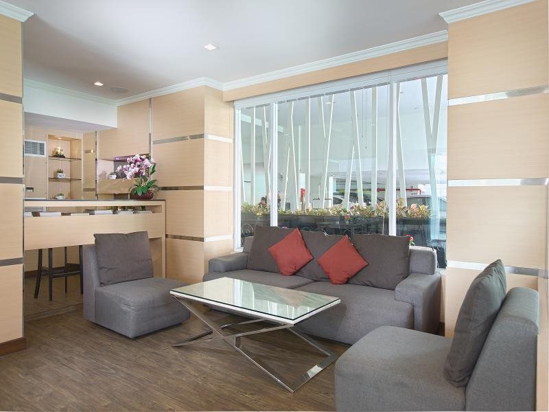 Oakwood Hotel & Residence Bangkok 10