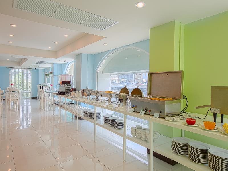Oakwood Hotel & Residence Bangkok 13