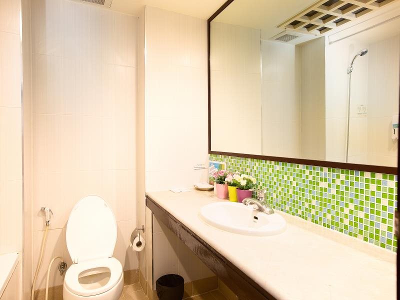 Oakwood Hotel & Residence Bangkok 7