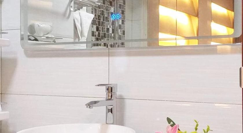 Dancenter Bangkok Travellers Hotel 24