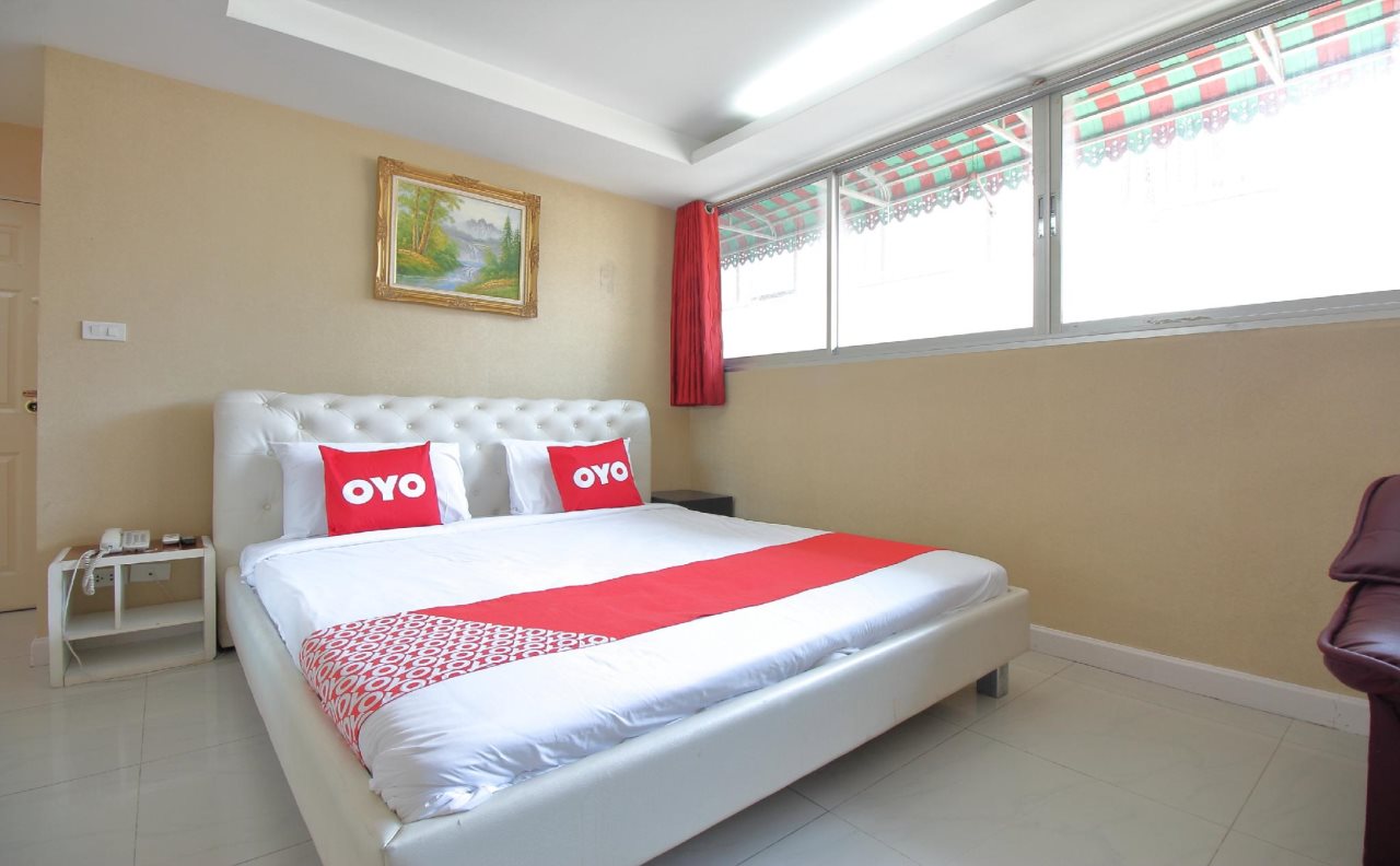 OYO 102 Diamond Residence Silom 13