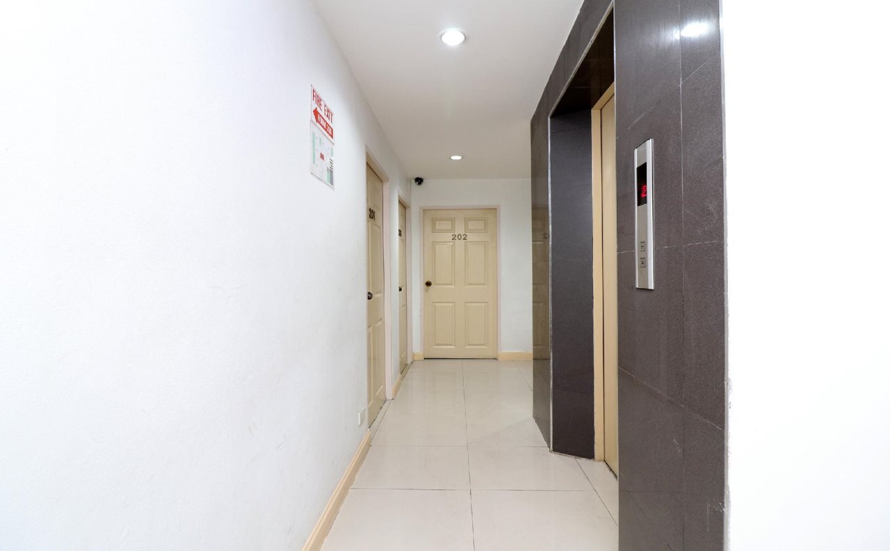 OYO 102 Diamond Residence Silom 8
