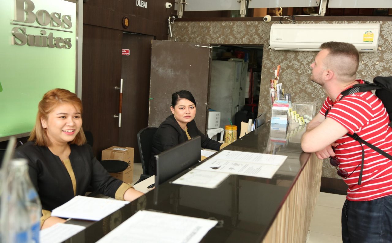 Boss Suites Nana Hotel 14