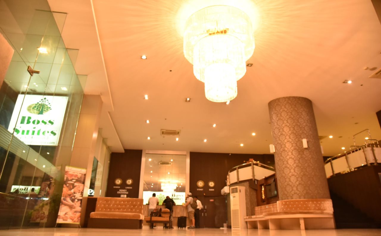 Boss Suites Nana Hotel 5