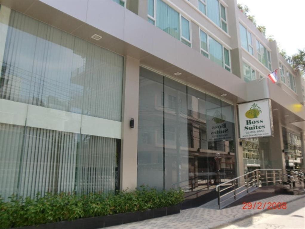 Boss Suites Nana Hotel 7