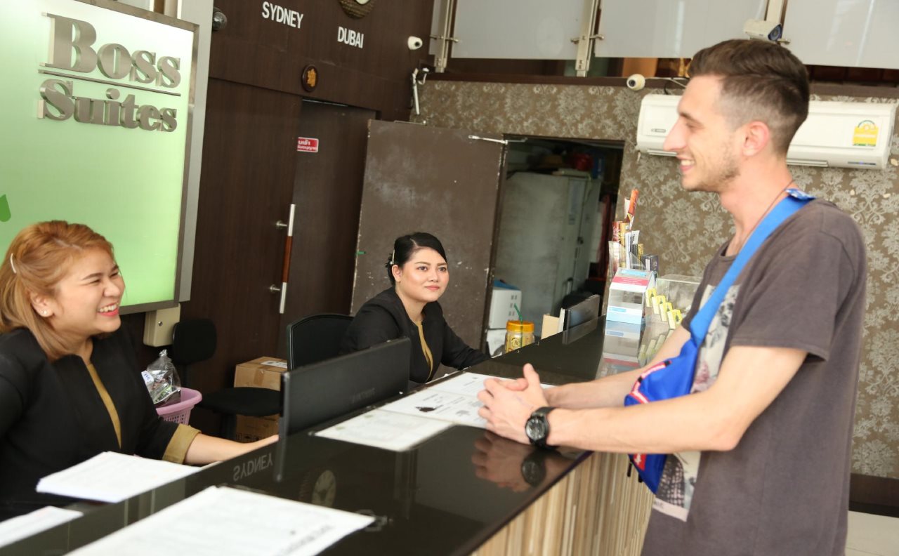Boss Suites Nana Hotel 9