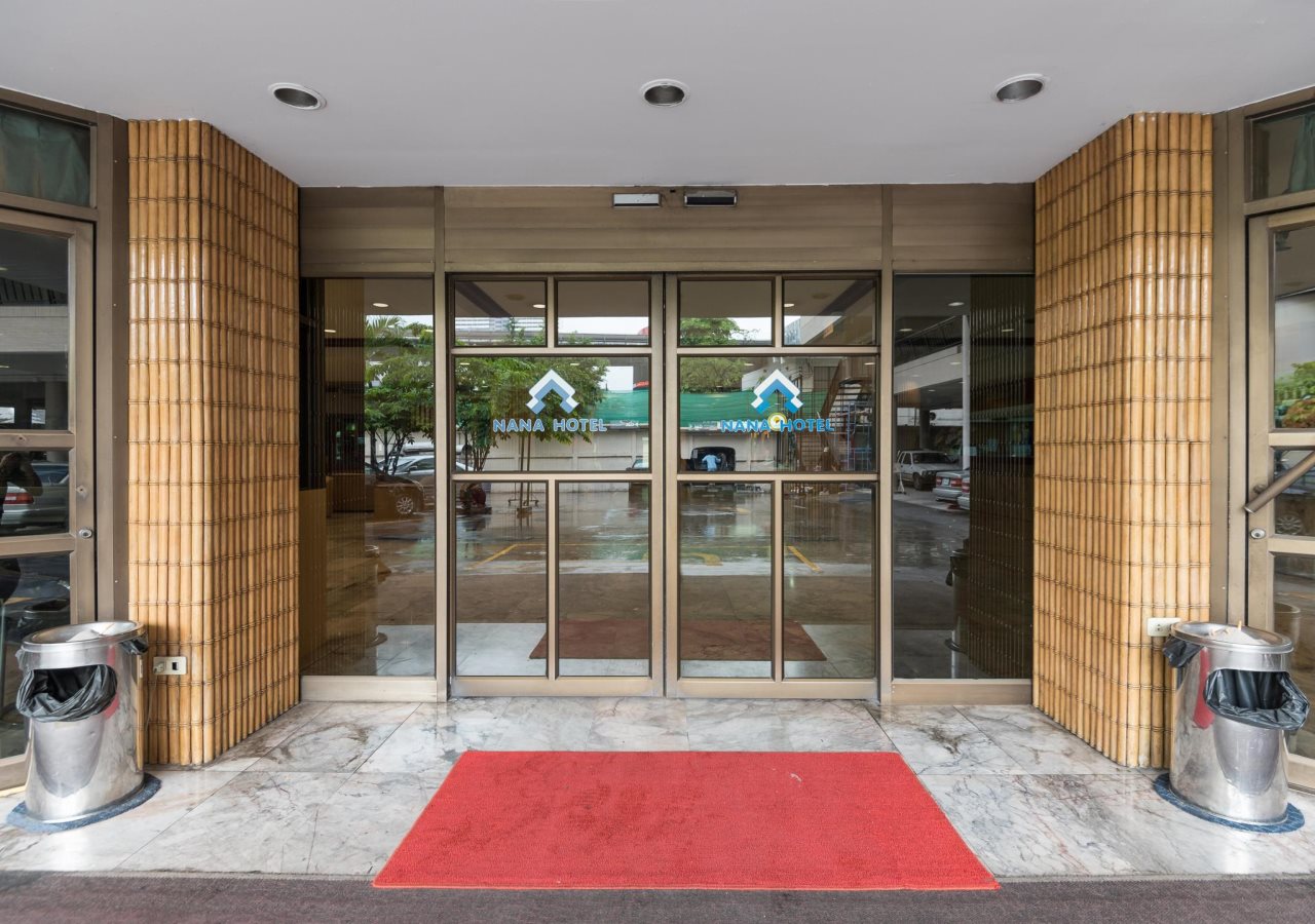Nana Hotel 17