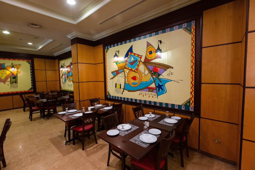 Grand Pyramids Hotel 23