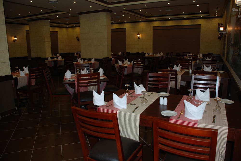 Grand Pyramids Hotel 19