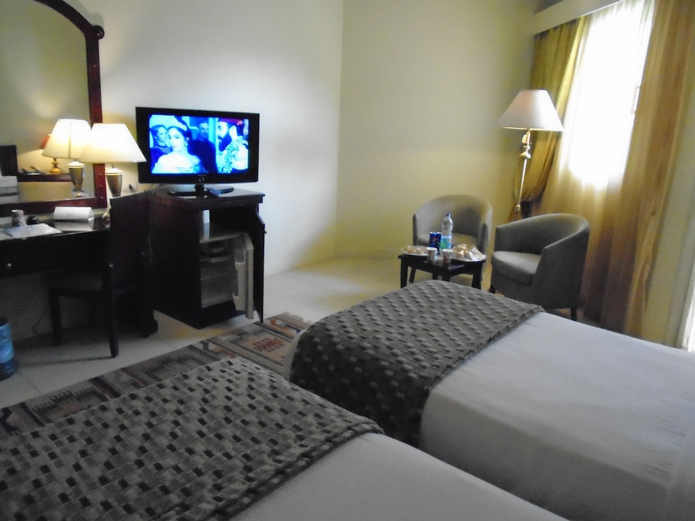 Grand Pyramids Hotel 8
