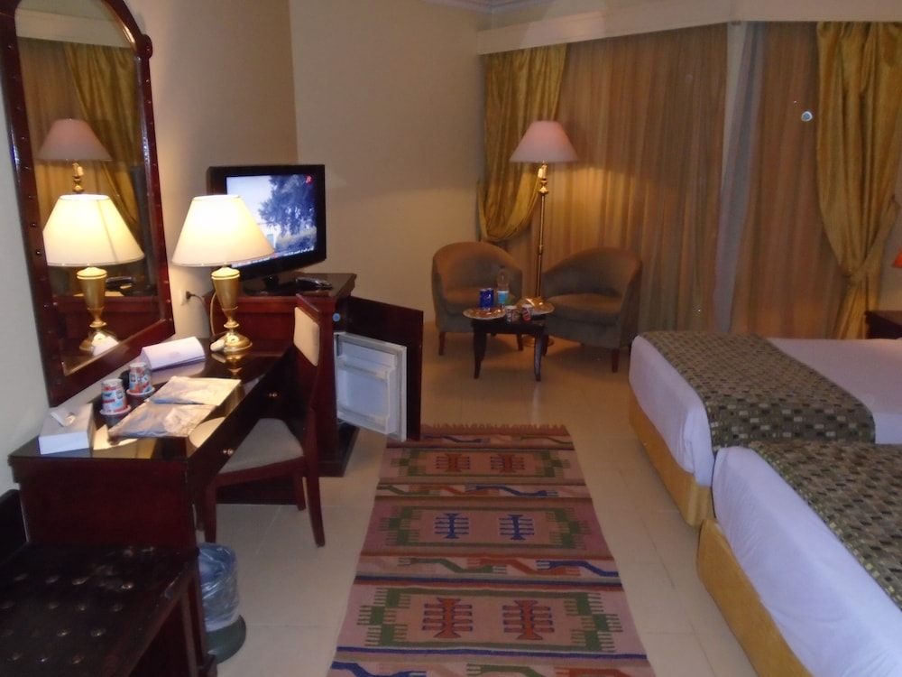 Grand Pyramids Hotel 11