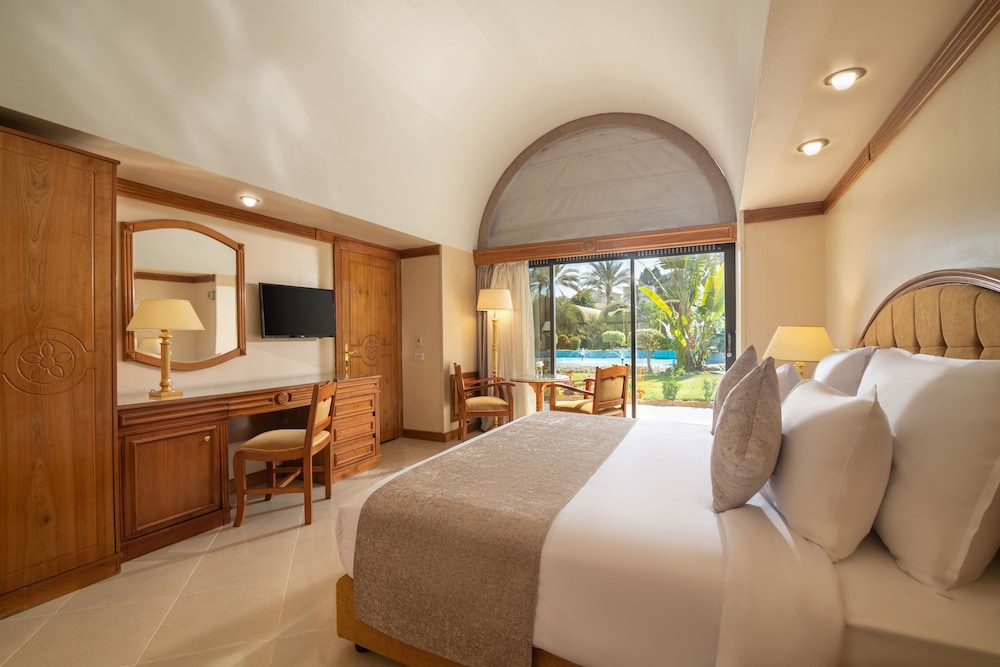 JAZ Pyramids Resort 10