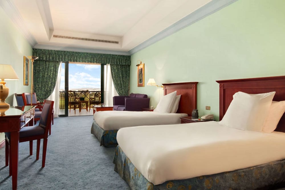 Hilton Pyramids Golf Resort 8