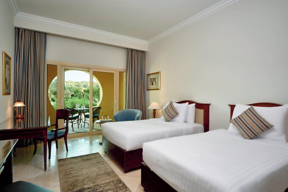 Mövenpick Cairo Media City 7
