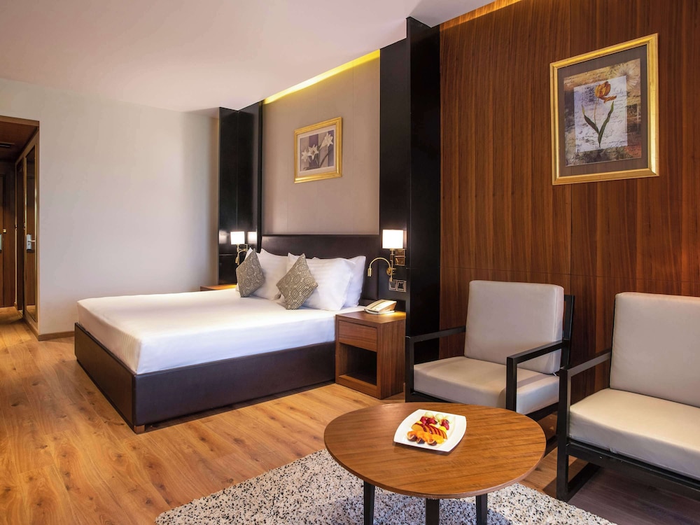 Mövenpick Cairo Media City 18