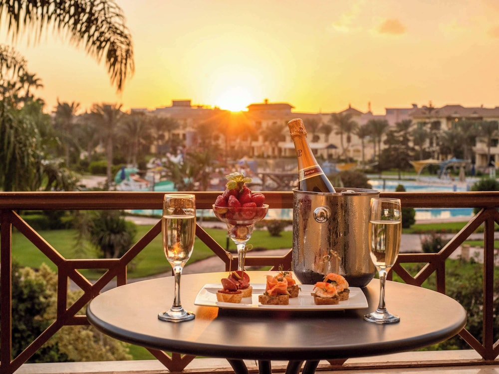 Mövenpick Cairo Media City 13
