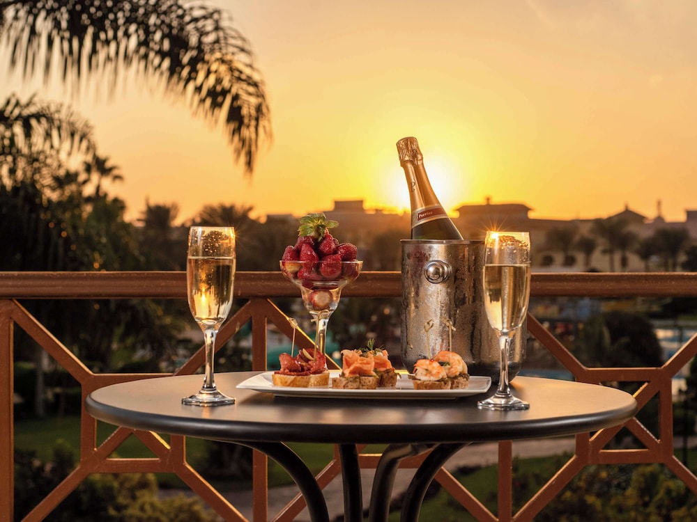 Mövenpick Cairo Media City 21
