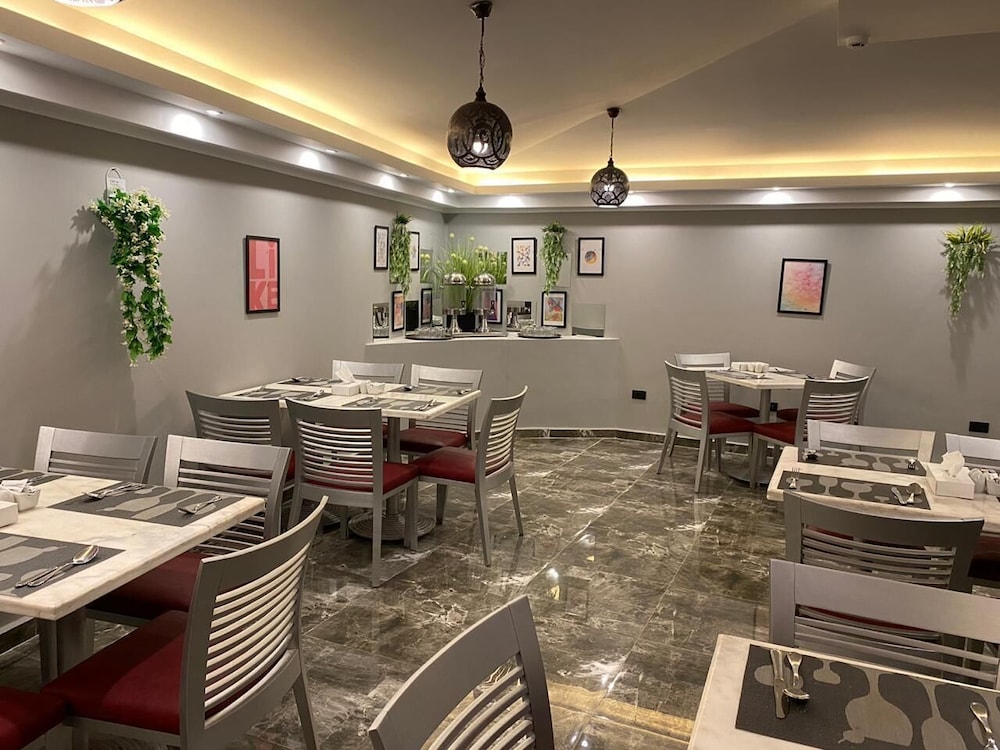 Golden Carven Hotel 23