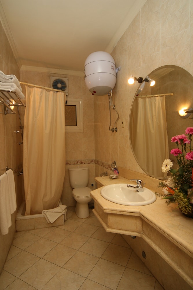 Golden Carven Hotel 10